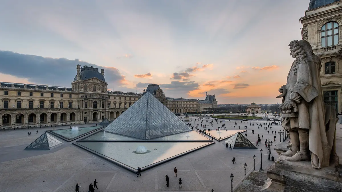 El Louvre reabrirá mañana, pero la galería del robo seguirá cerrada un cierto tiempo