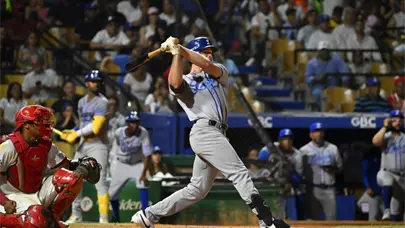 Licey vuelve a someter al Escogido con t&oacute;rrida ofensiva