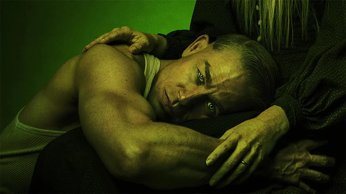 Charlie Hunnam perdió 14 kilos y se aisló emocionalmente para interpretar al asesino Ed Gein en “Monstruo”