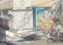 Colapsa fachada de sucursal del Banreservas en Salcedo