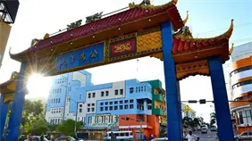Comerciantes exigen ley contra tiendas chinas y reforma laboral