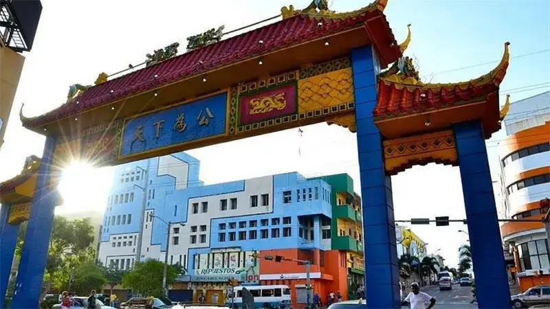 Comerciantes exigen ley contra tiendas chinas y reforma laboral