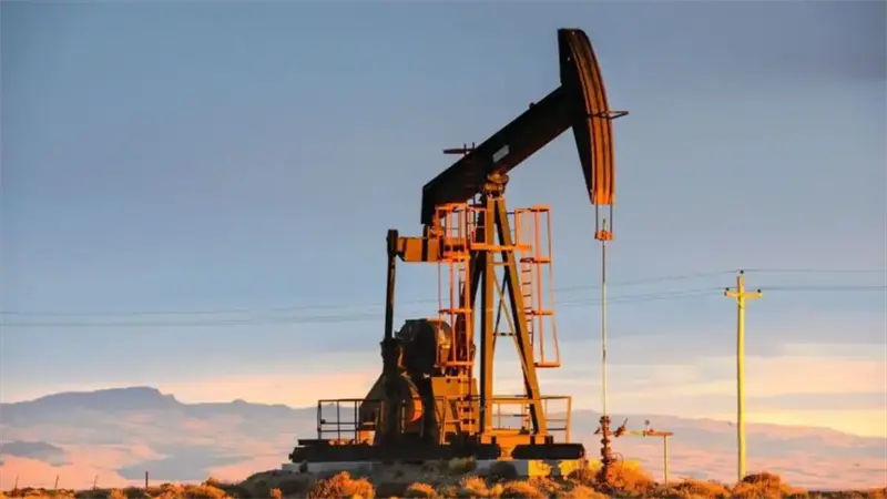 El petróleo Brent baja un 0,46 % hasta los 61,01 dólares