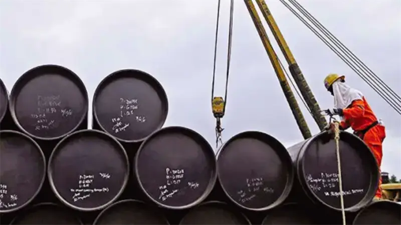 El petróleo de Texas baja un 0,03 %, hasta 57,52 dólares el barril