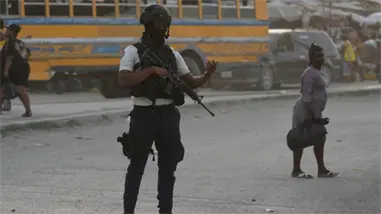 La nueva fuerza internacional enfrenta feroz resistencia de pandillas en Haití