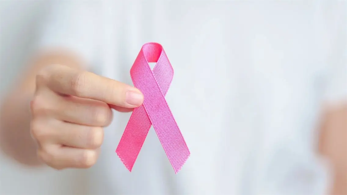 Madre lucha contra el cáncer de mama en etapa cuatro