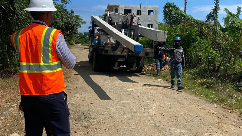 Edeeste inicia proyecto de electrificación en Brisas del Mar, Sabana de la Mar