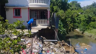 Defensa Civil alerta sobre viviendas a punto de deslizarse en Santiago