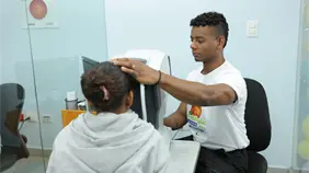Más de 200 niños reciben atención visual en jornada por Día Mundial Ambliopía