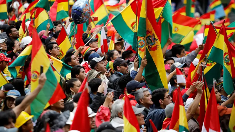Un grupo de personas protesta en Bolivia contra los resultados de la segunda vuelta