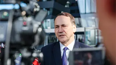 Polonia amenaza con detener a Putin si sobrevuela espacio aéreo polaco rumbo a Budapest