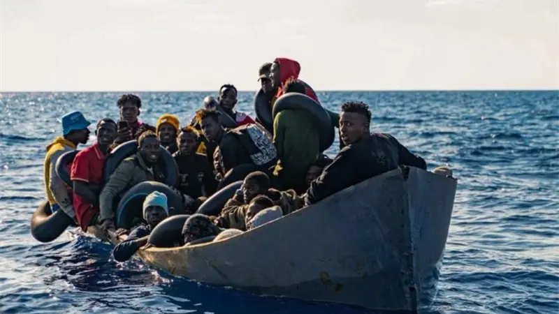 Más de 800 migrantes interceptados en barcas en el mar y devueltos a Libia en una semana