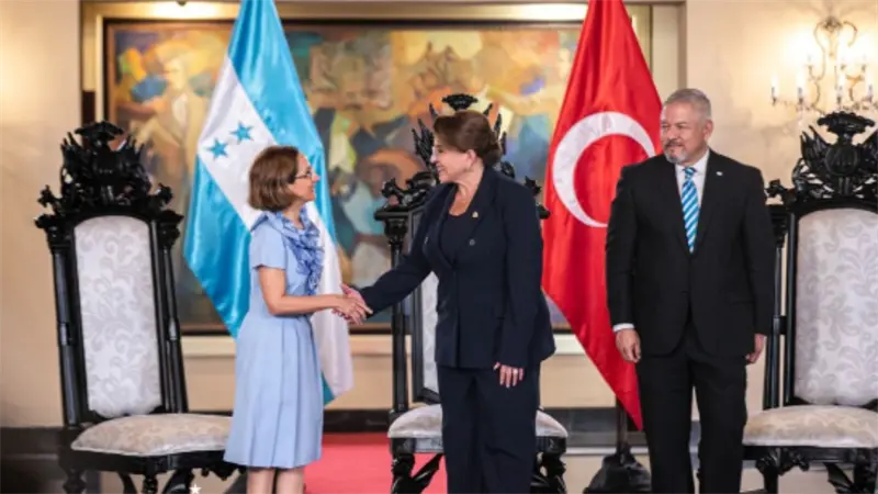 Xiomara Castro recibe cartas credenciales de embajadores en Honduras