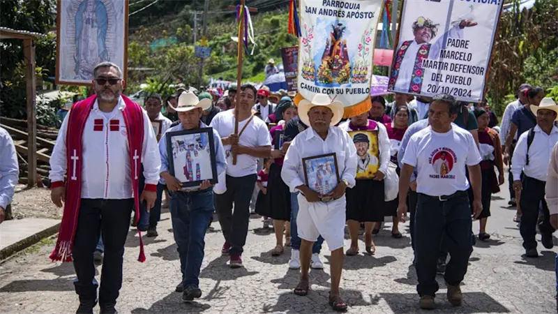Miles de personas exigen justicia en Chiapas a un año de asesinato del padre Marcelo Pérez