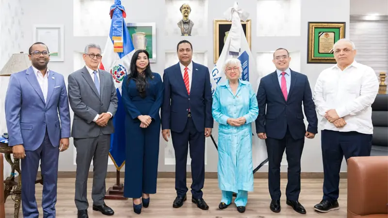 Yeni Berenice Reynoso imparte conferencia sobre protección del patrimonio público