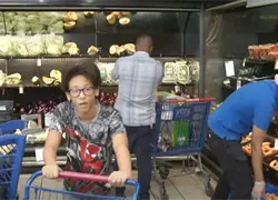 Residentes se preparan ante la amenaza de Tormenta Melissa