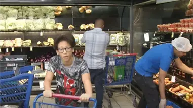 Residentes se preparan ante la amenaza de Tormenta Melissa
