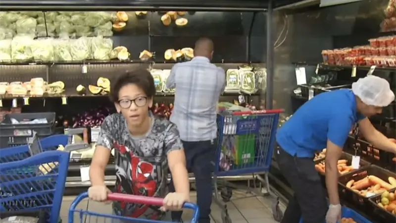 Residentes se preparan ante la amenaza de Tormenta Melissa