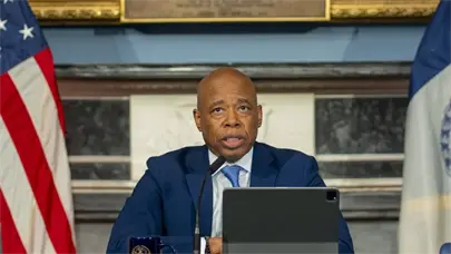 Alcalde de Nueva York reitera que la ciudad no coopera con ICE, tras redada en Manhattan