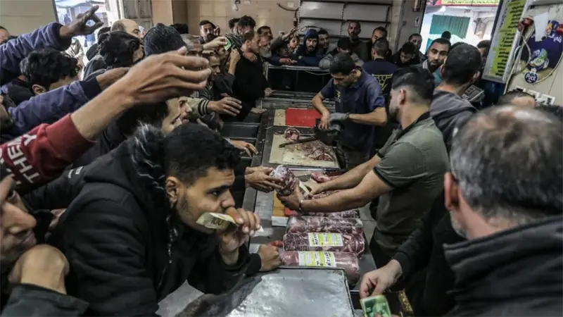 La carne vuelve a Gaza tras más de medio año, pero es aún escasa y muy cara