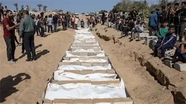 Los cuerpos de 54 gazatíes son enterrados en una fosa común sin conocerse su identidad