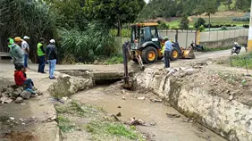 Alcaldías de Tireo y Constanza intervienen zonas críticas ante paso de Tormenta