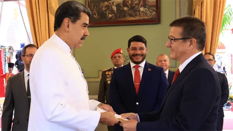 Nicolás Maduro recibe las cartas credenciales de los nuevos embajadores de Cuba y Líbano