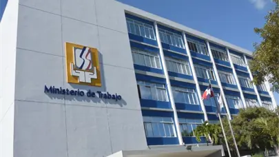 Ministerio de Trabajo reitera feriado "D&iacute;a de la Constituci&oacute;n" se cambia para el lunes 10