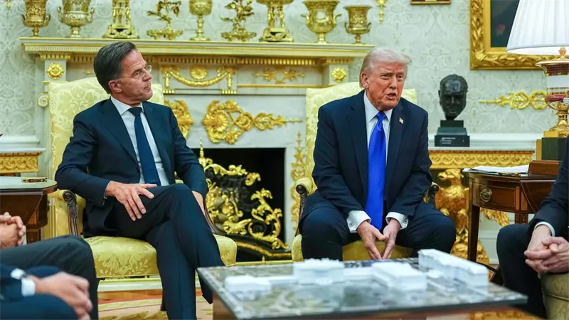 Trump dice que si continúa campaña contra narcotráfico por tierra notificará al Congreso