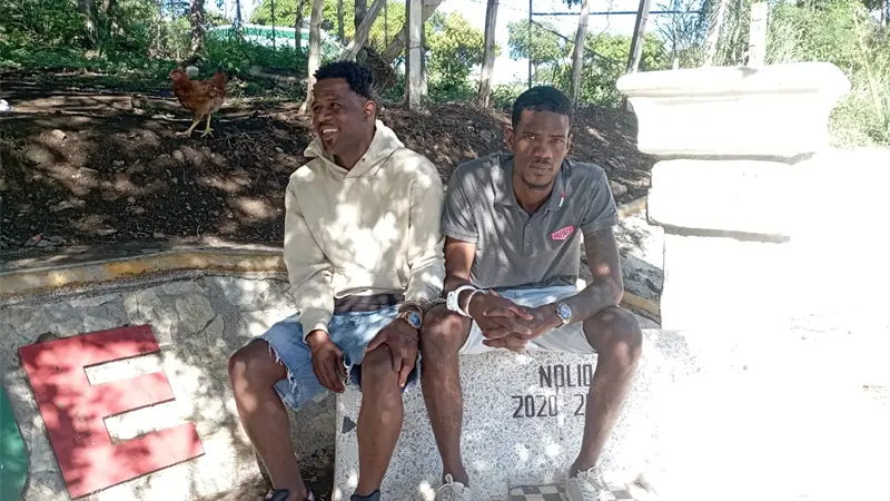 Ejército detiene a dos hombres que transportaban indocumentados en el baúl de un vehículo en San Juan de la Maguana