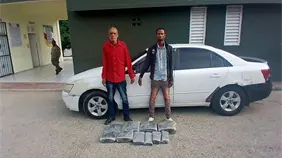Ejército apresa a tres personas con presunta marihuana oculta en vehículo en San Juan de la Maguana