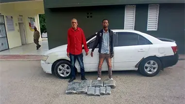 Ejército apresa a tres personas con presunta marihuana oculta en vehículo en San Juan de la Maguana