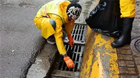 Brigadistas Alcaldía DN trabajan para mitigar los efectos de las lluvias.