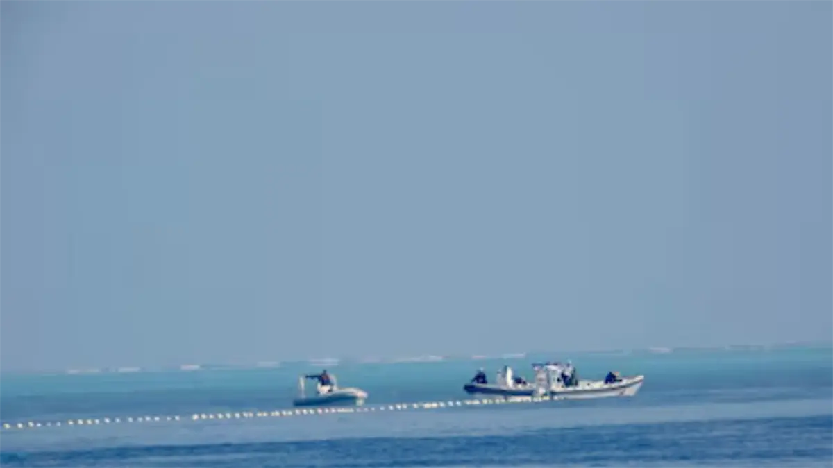 China despliega nueva barrera flotante en arrecife de Scarborough