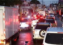 Caos en Santo Domingo tras salida masiva de empleados por paso de tormenta tropical Melissa
