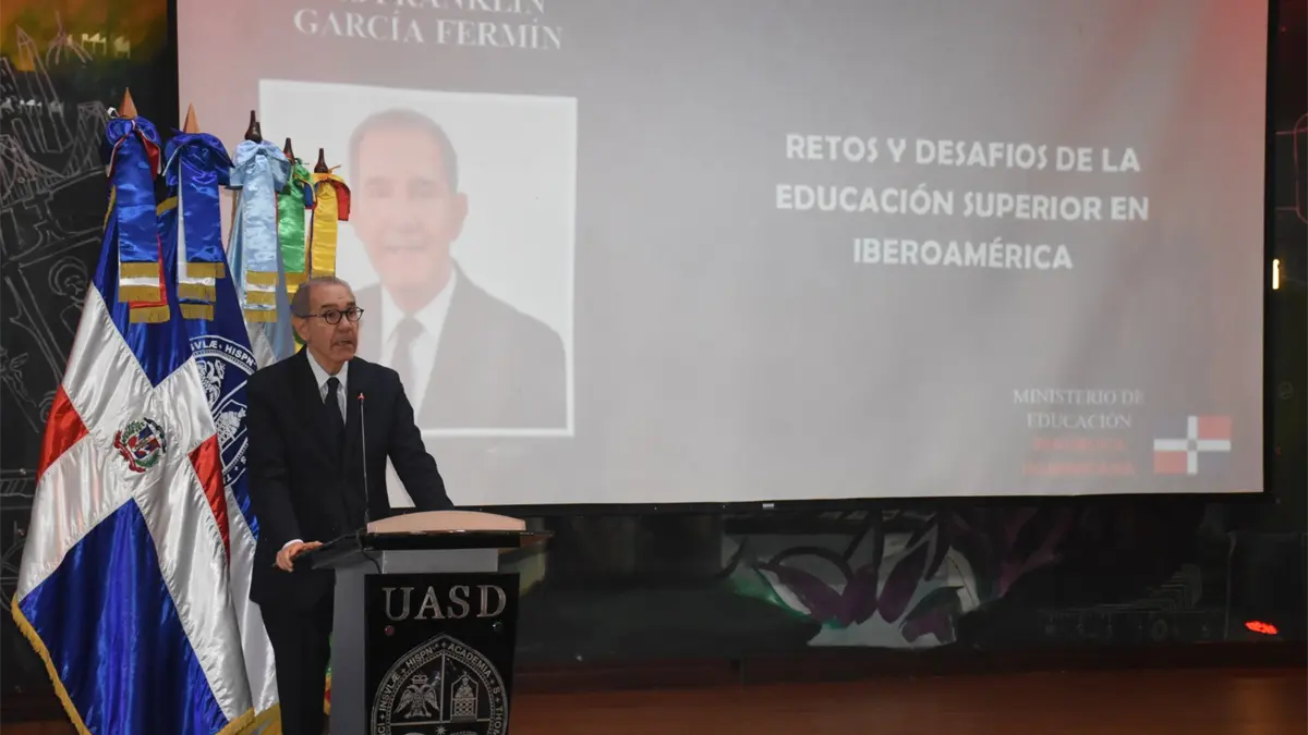 Franklin García Fermín destaca la importancia de la educación superior en la Cumbre Mundial