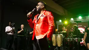 Javier "El Negro de la Salsa", deslumbra en un sold out con un show