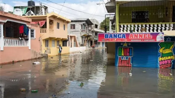 Vecinos de Arroyo Bonito en Manoguayabo sufren inundaciones tras fuertes aguaceros