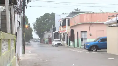 Preparan refugios a residentes en zonas de alto riesgo en Barahona