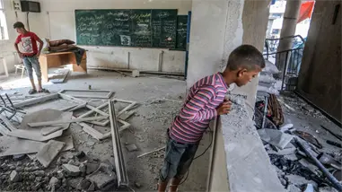 Unicef denuncia que no entra material educativo en Gaza y no hay ni sillas para estudiar