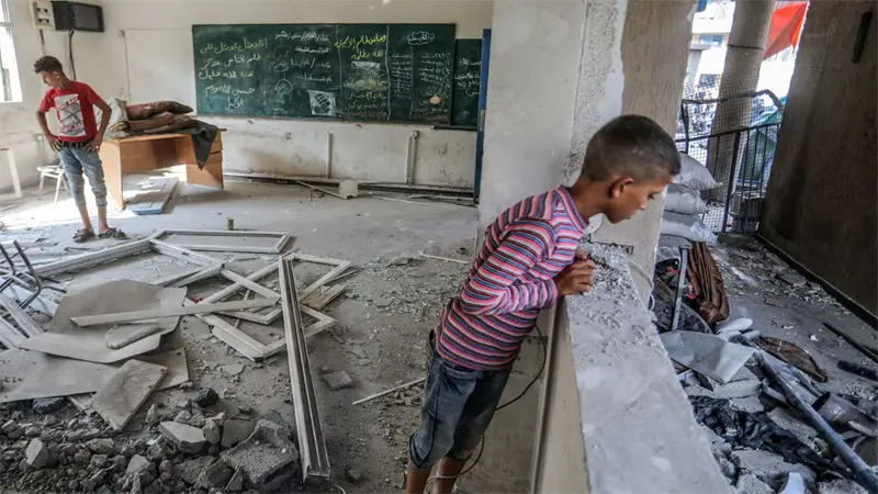 Unicef denuncia que no entra material educativo en Gaza y no hay ni sillas para estudiar