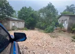 Comunidad de Villa Nizao permanece incomunicada por efectos de la tormenta Melissa