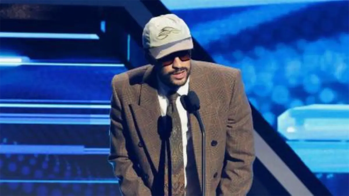 Bad Bunny recibe con humildad el Billboard al artista latino del siglo XXI