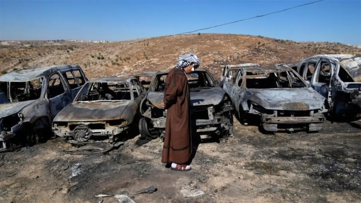 Colonos incendian varios vehículos de palestinos en Ramala (Cisjordania ocupada)