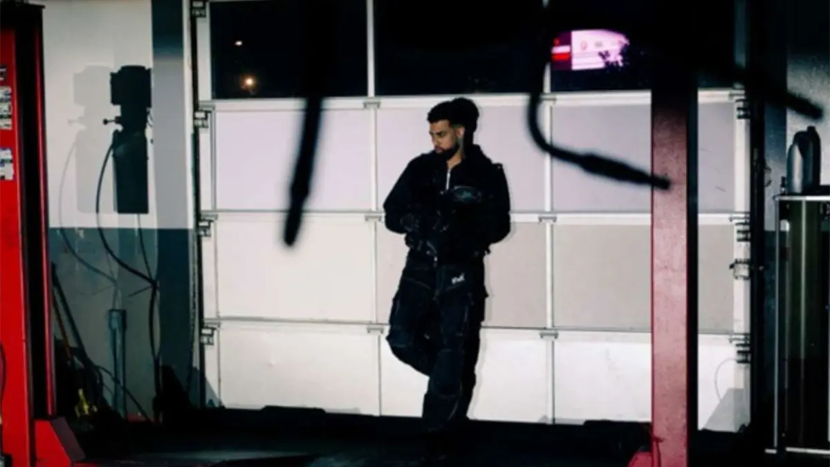 “F.O.M.O.” de Jay Wheeler: una historia de amor perdido y el poder de no dejar ir