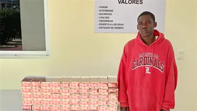 Ej&eacute;rcito apresa hombre con 10,000 cigarrillos il&iacute;citos en una motocicleta en Comendador