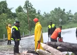 Lluvias intensas dejan comunidades incomunicadas en Barahona