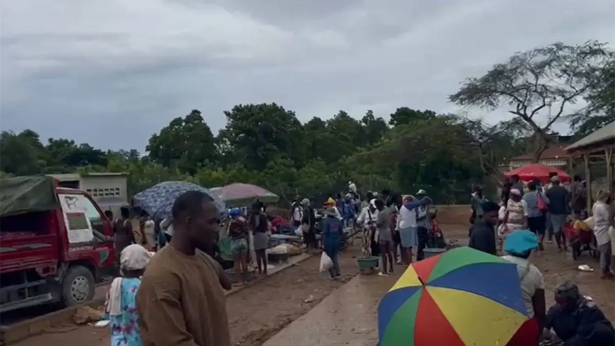 Mercado fronterizo de Pedernales opera pese al mal tiempo con mayor presencia haitiana