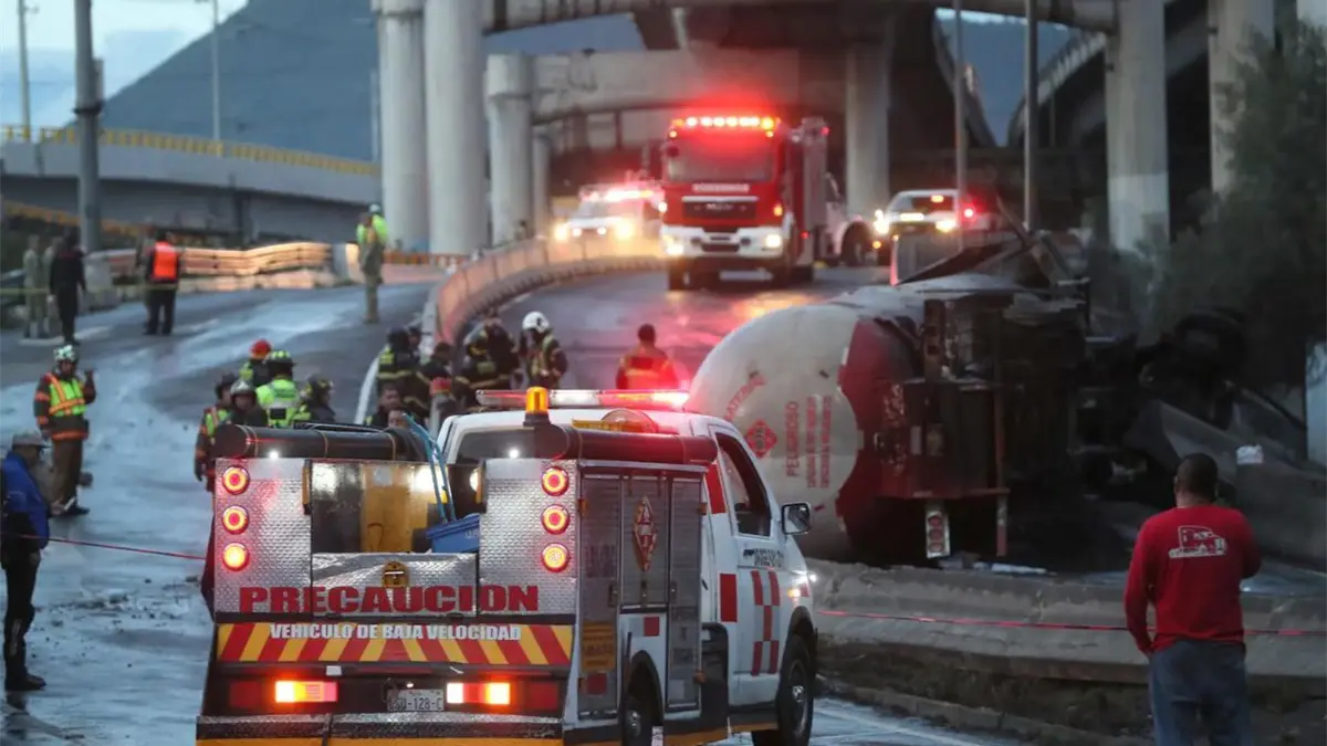 Ascienden a 32 los fallecidos por explosión de camión de gas en Ciudad de México