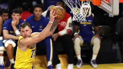 Un Doncic de récord activa a los Lakers para la épica venganza contra los Wolves